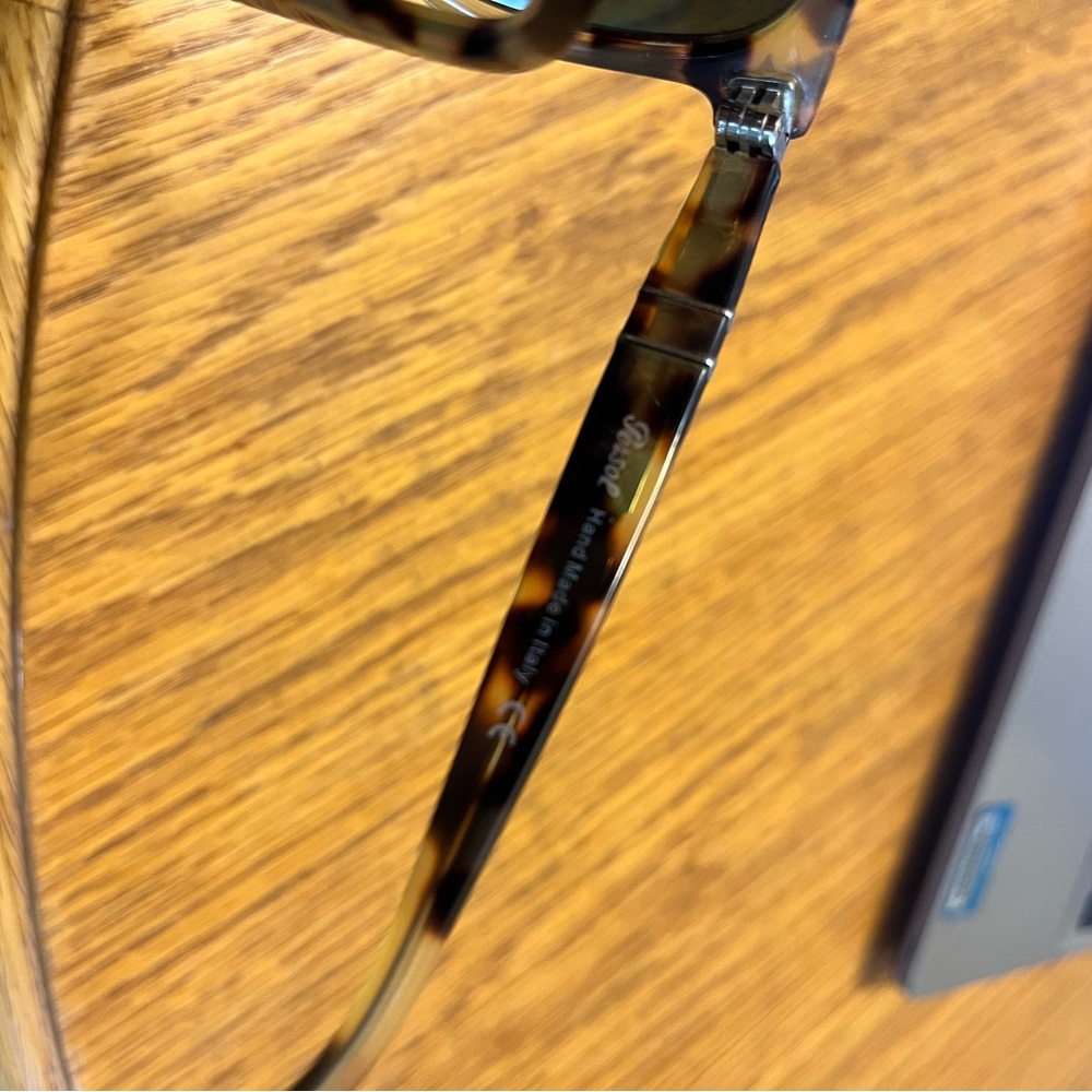 Person Sunglassess - Picture 2 of 4